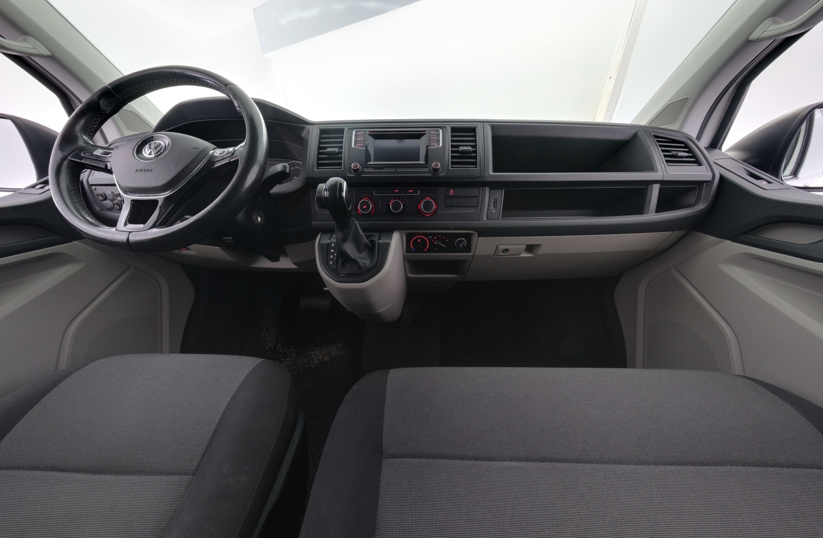 VOLKSWAGEN Transporter 2017