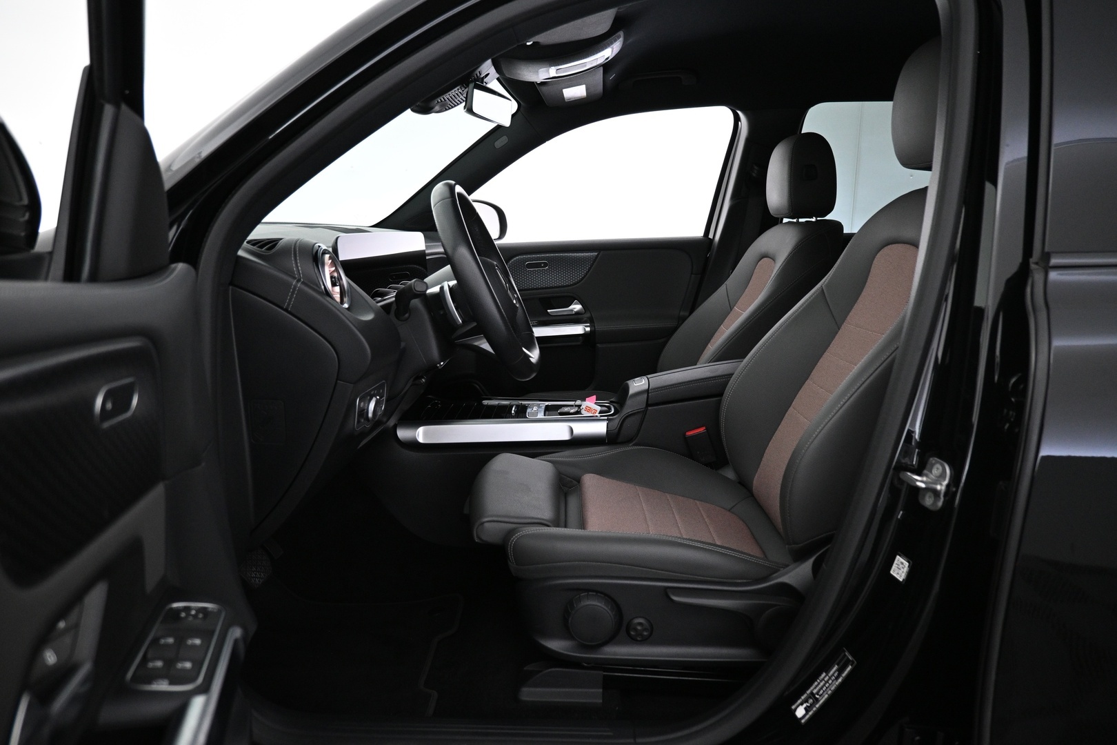 MERCEDES-BENZ EQB 2025