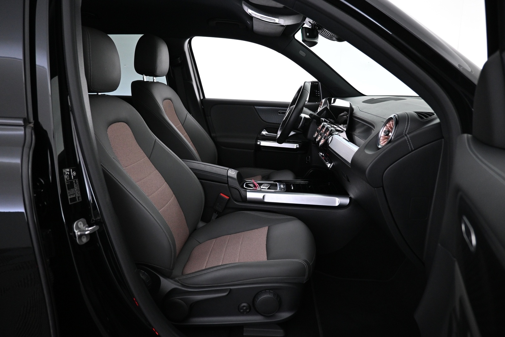 MERCEDES-BENZ EQB 2025