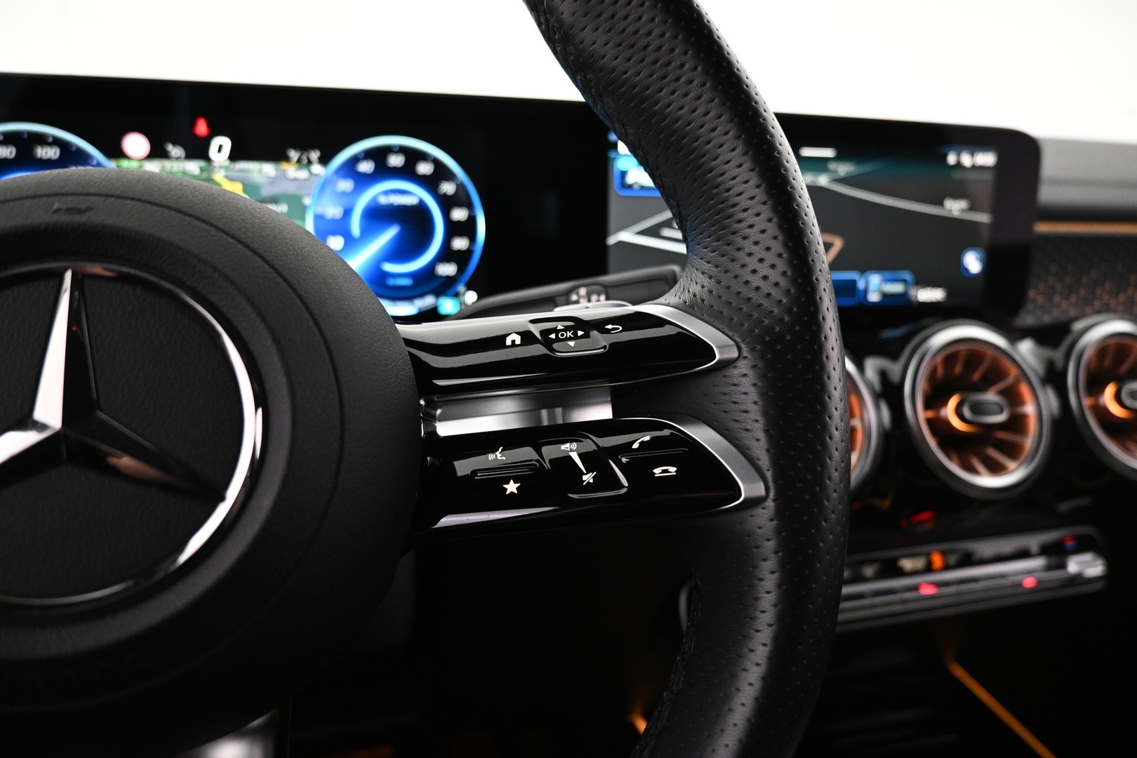 MERCEDES-BENZ EQB 2025
