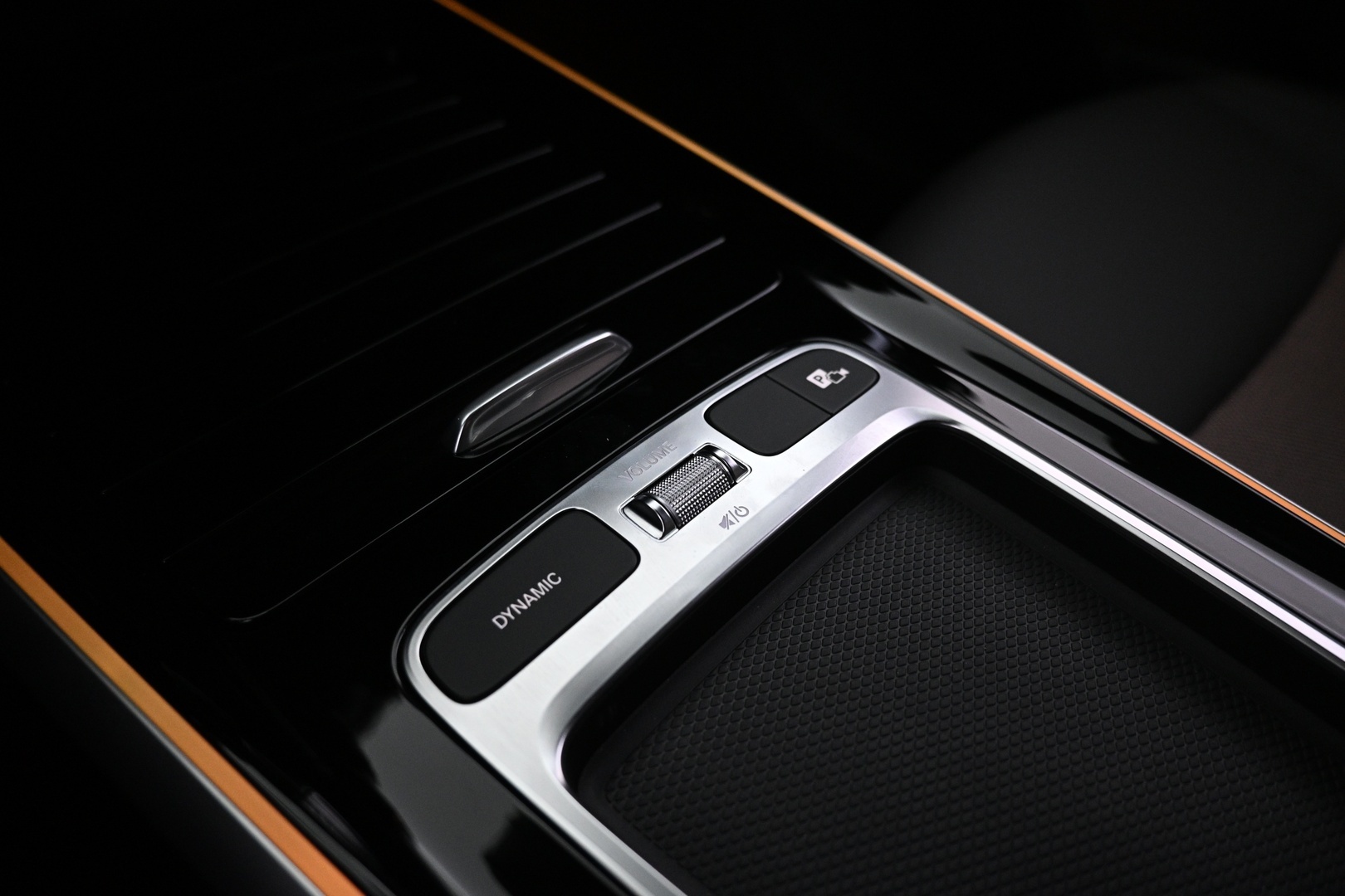 MERCEDES-BENZ EQB 2025