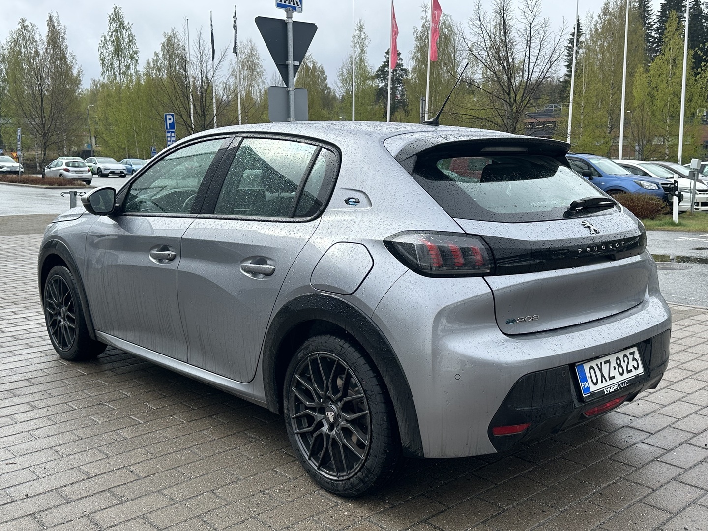 PEUGEOT e-208 2021