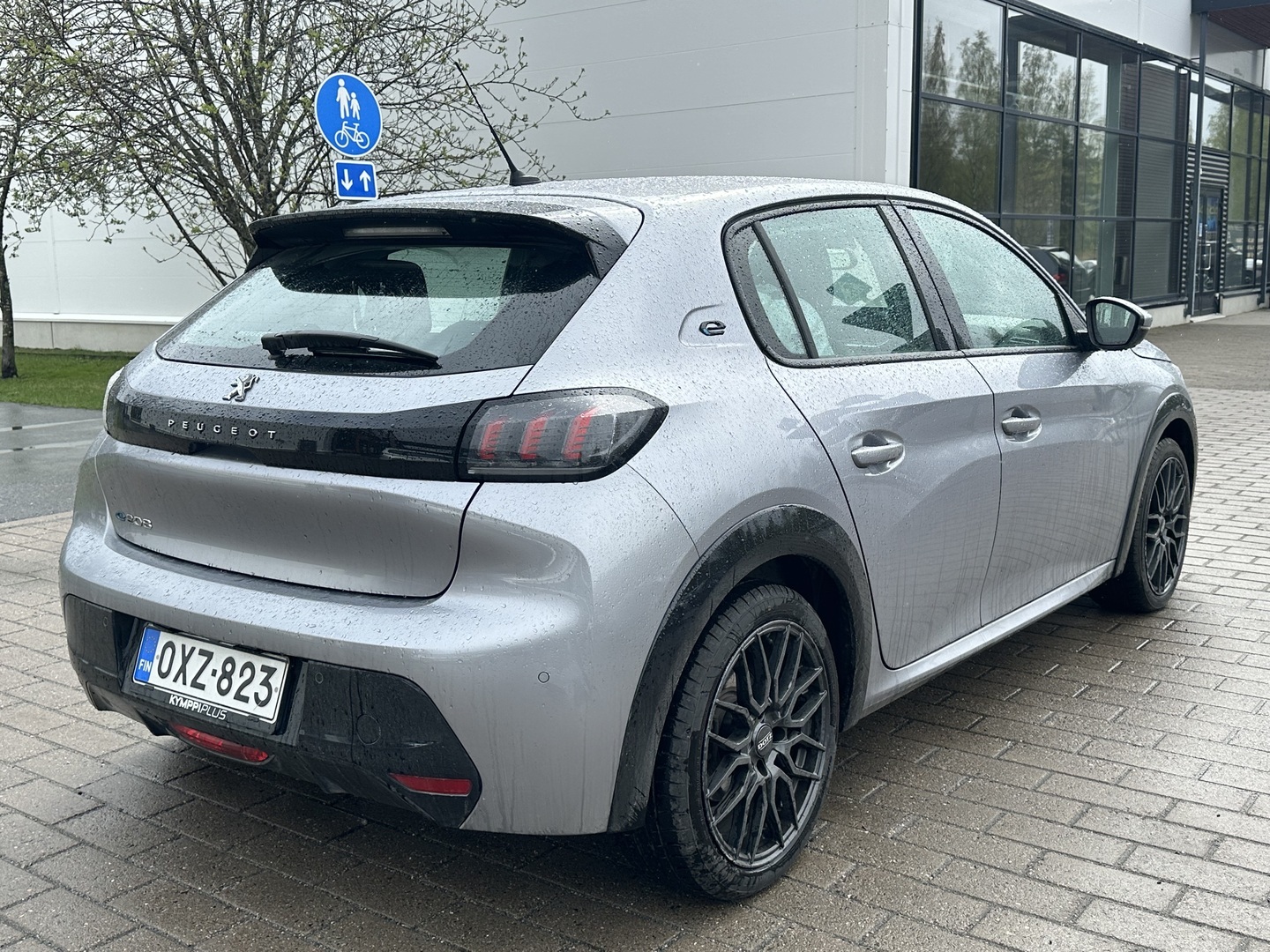 PEUGEOT e-208 2021