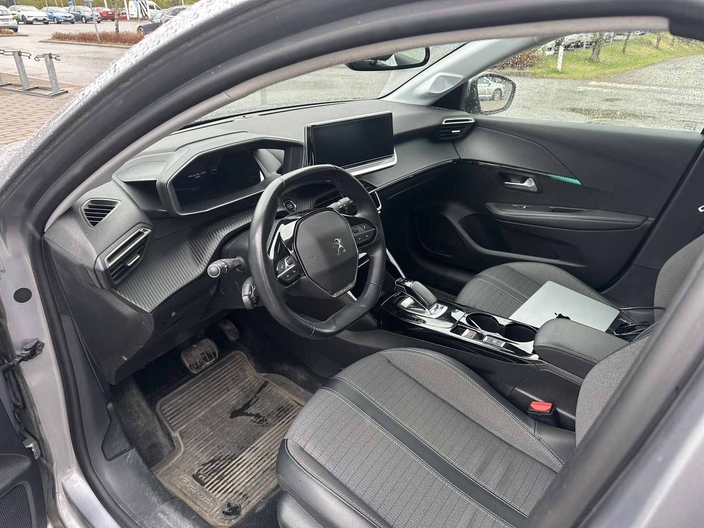 PEUGEOT e-208 2021