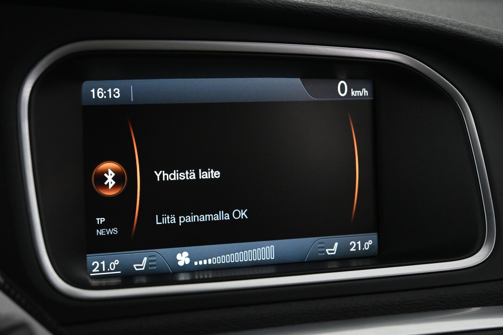 VOLVO V40 Cross Country 2013
