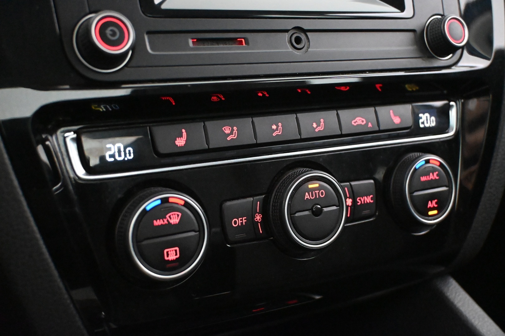 VOLKSWAGEN Jetta 2016
