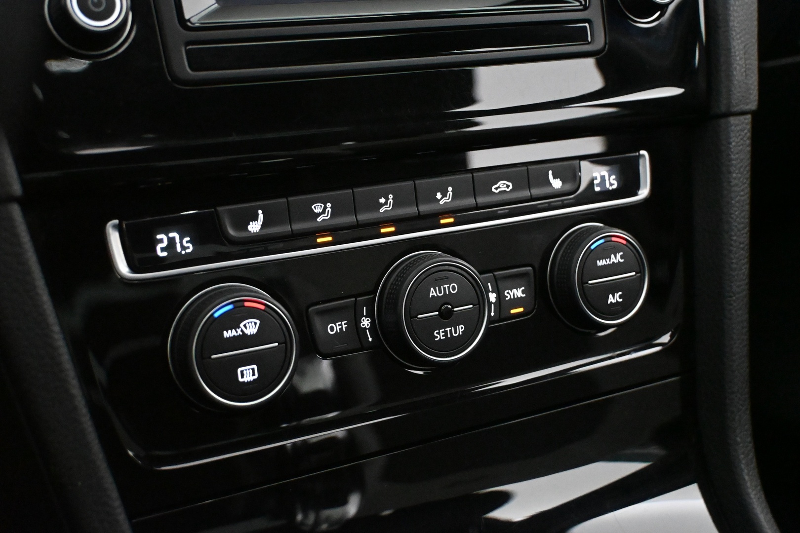 VOLKSWAGEN Golf 2014