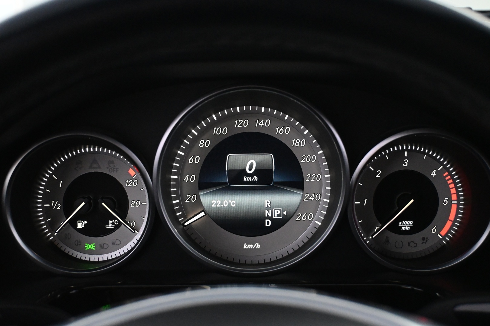 MERCEDES-BENZ E 2014