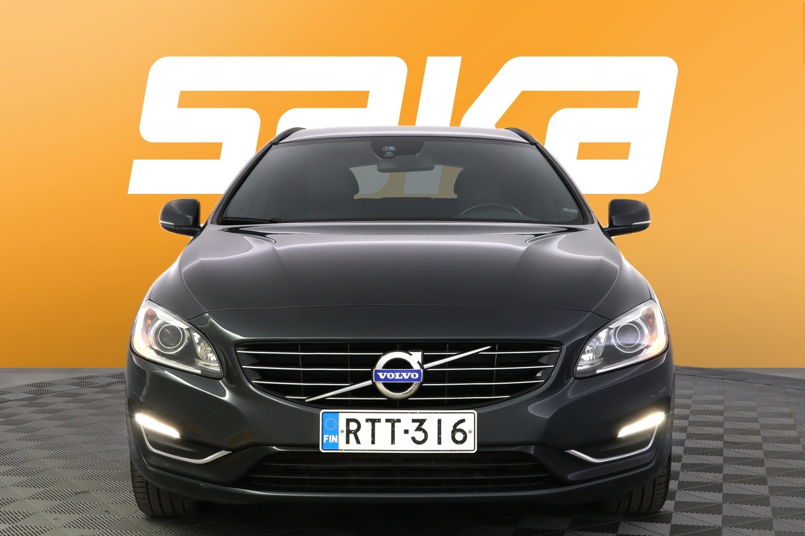 VOLVO V60 2015