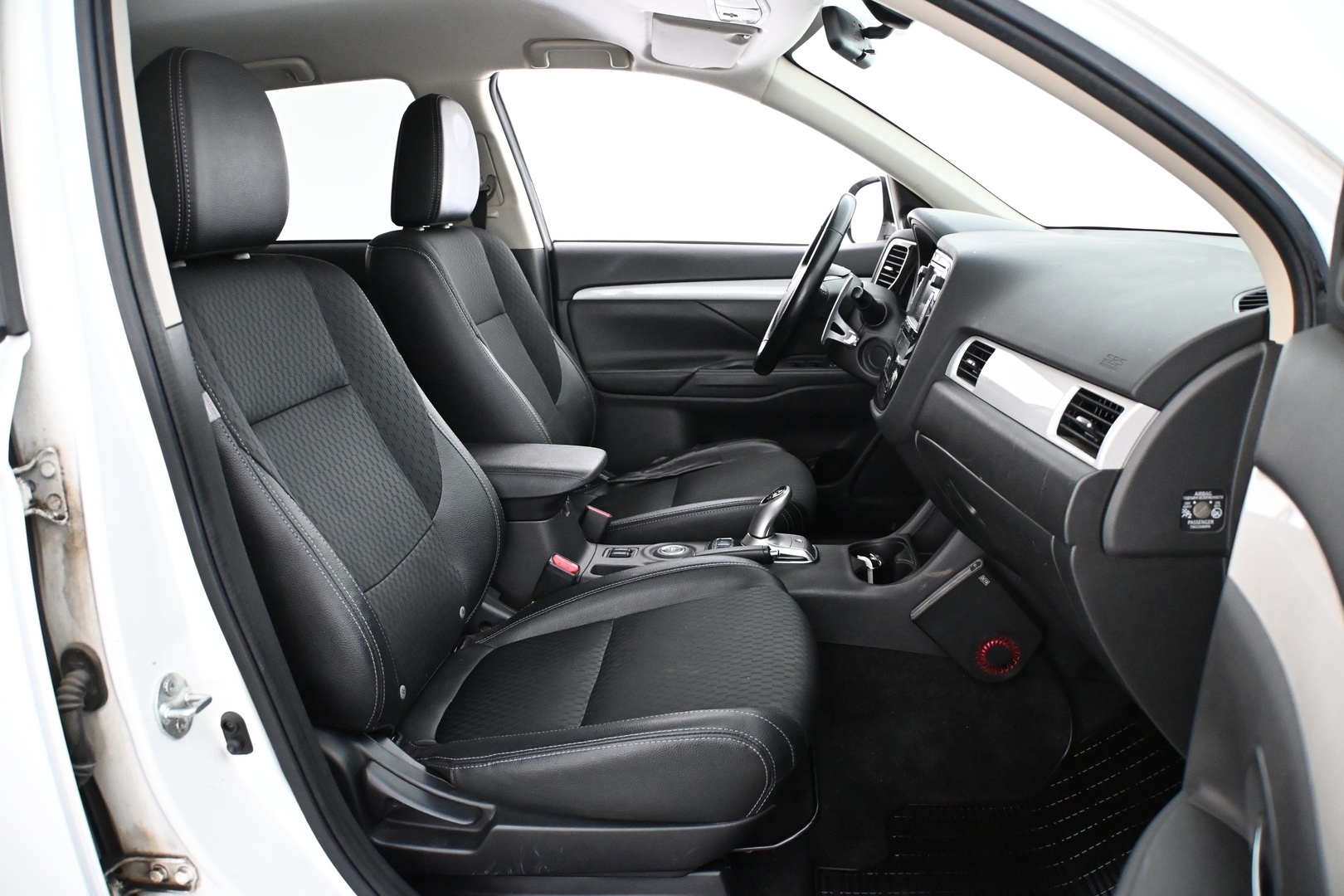 MITSUBISHI Outlander PHEV 2015