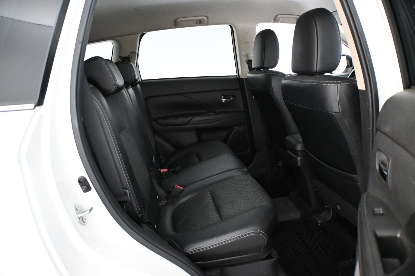 MITSUBISHI Outlander PHEV 2015