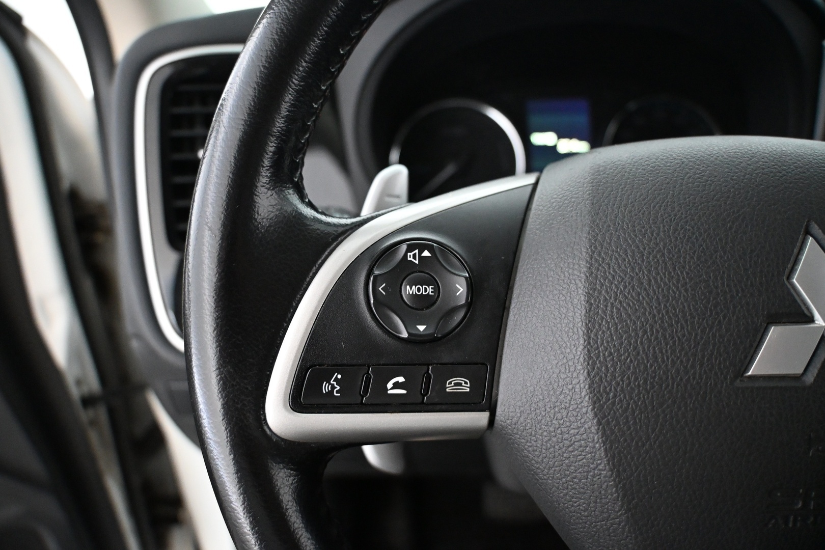 MITSUBISHI Outlander PHEV 2015