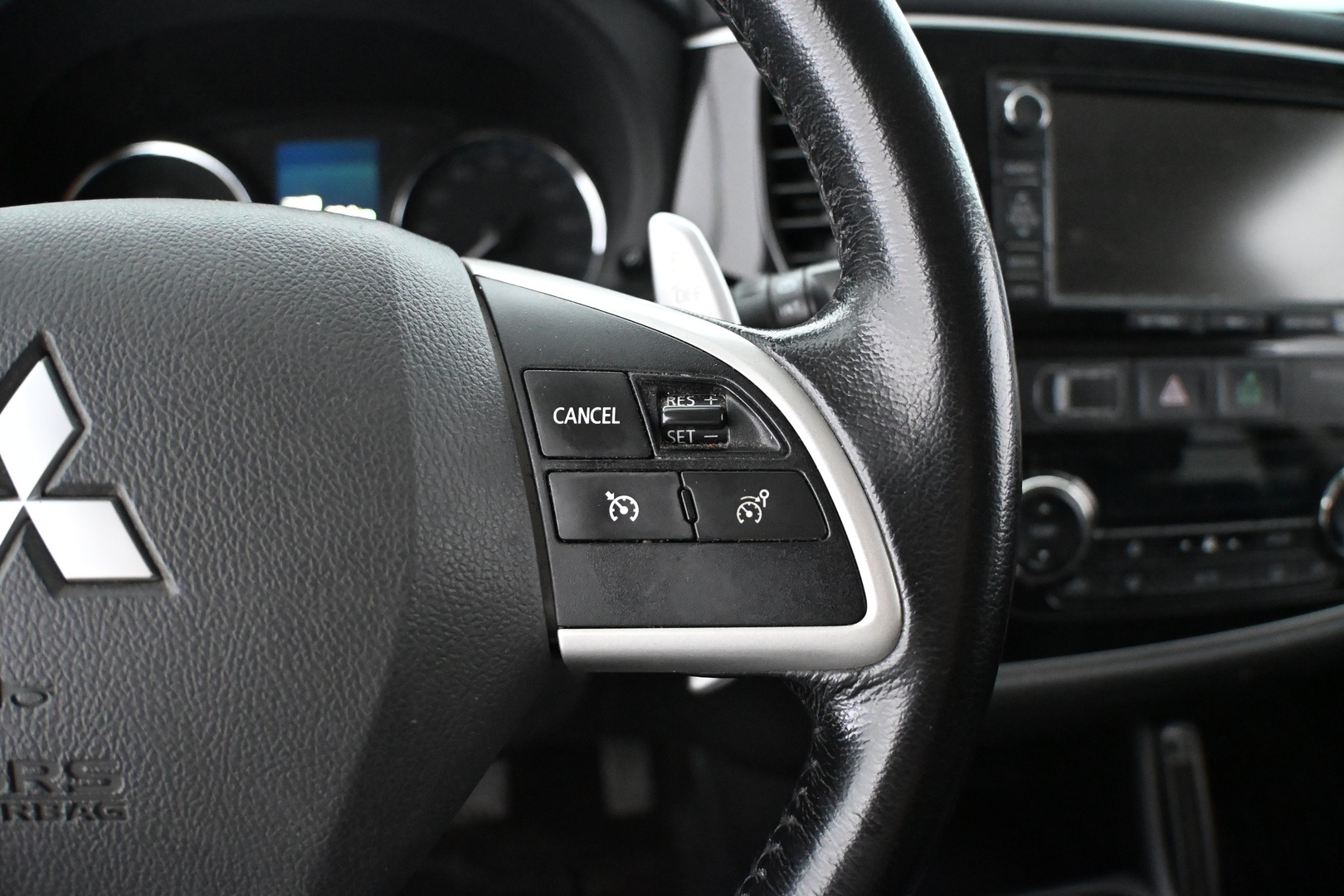 MITSUBISHI Outlander PHEV 2015