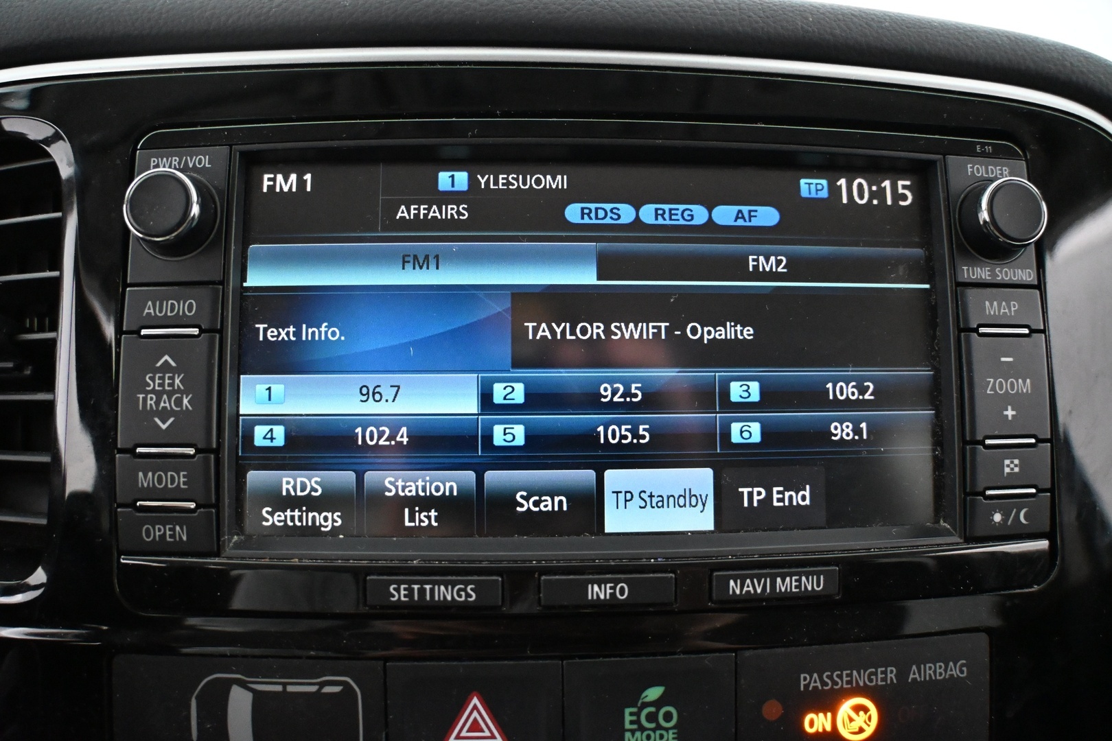 MITSUBISHI Outlander PHEV 2015