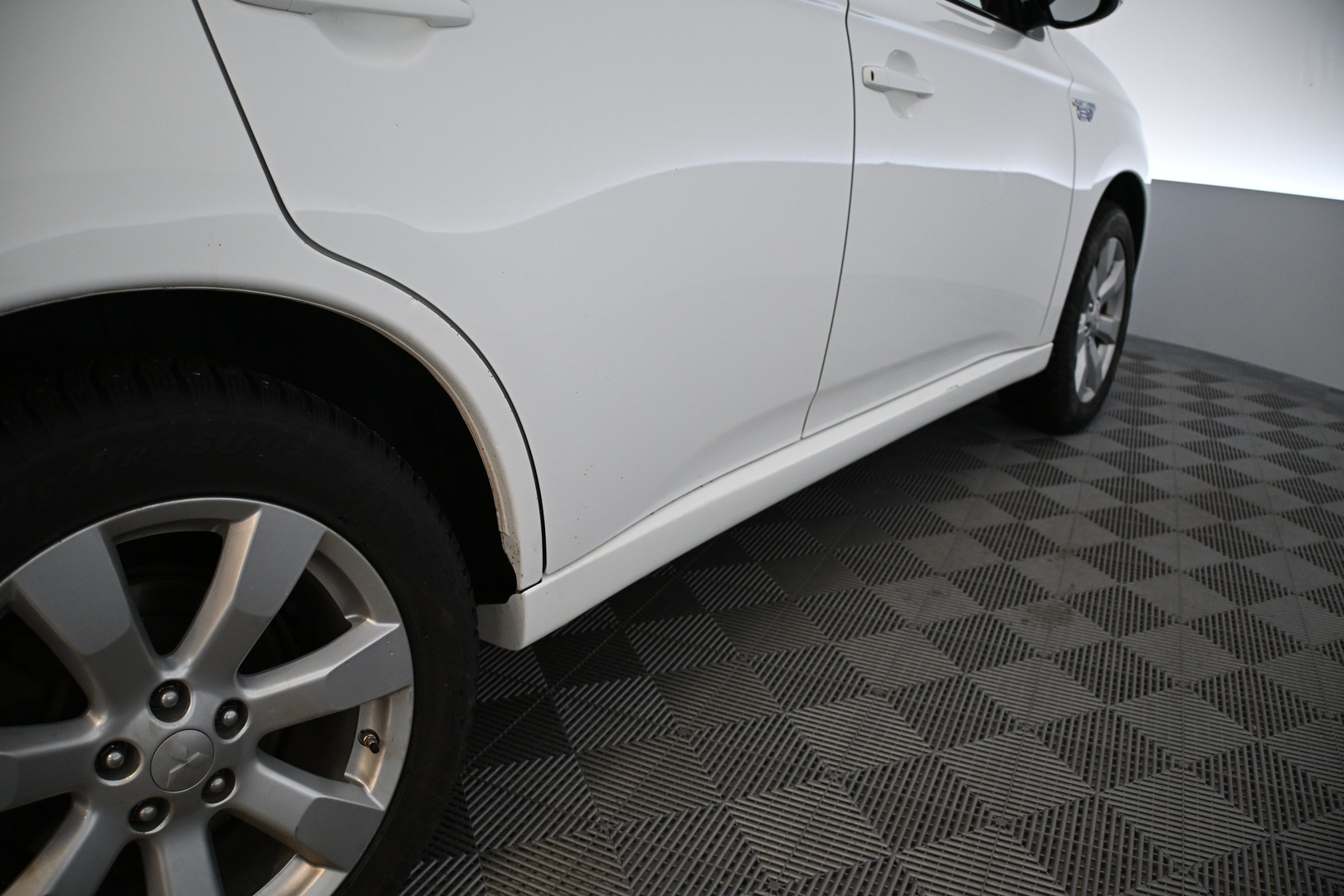 MITSUBISHI Outlander PHEV 2015