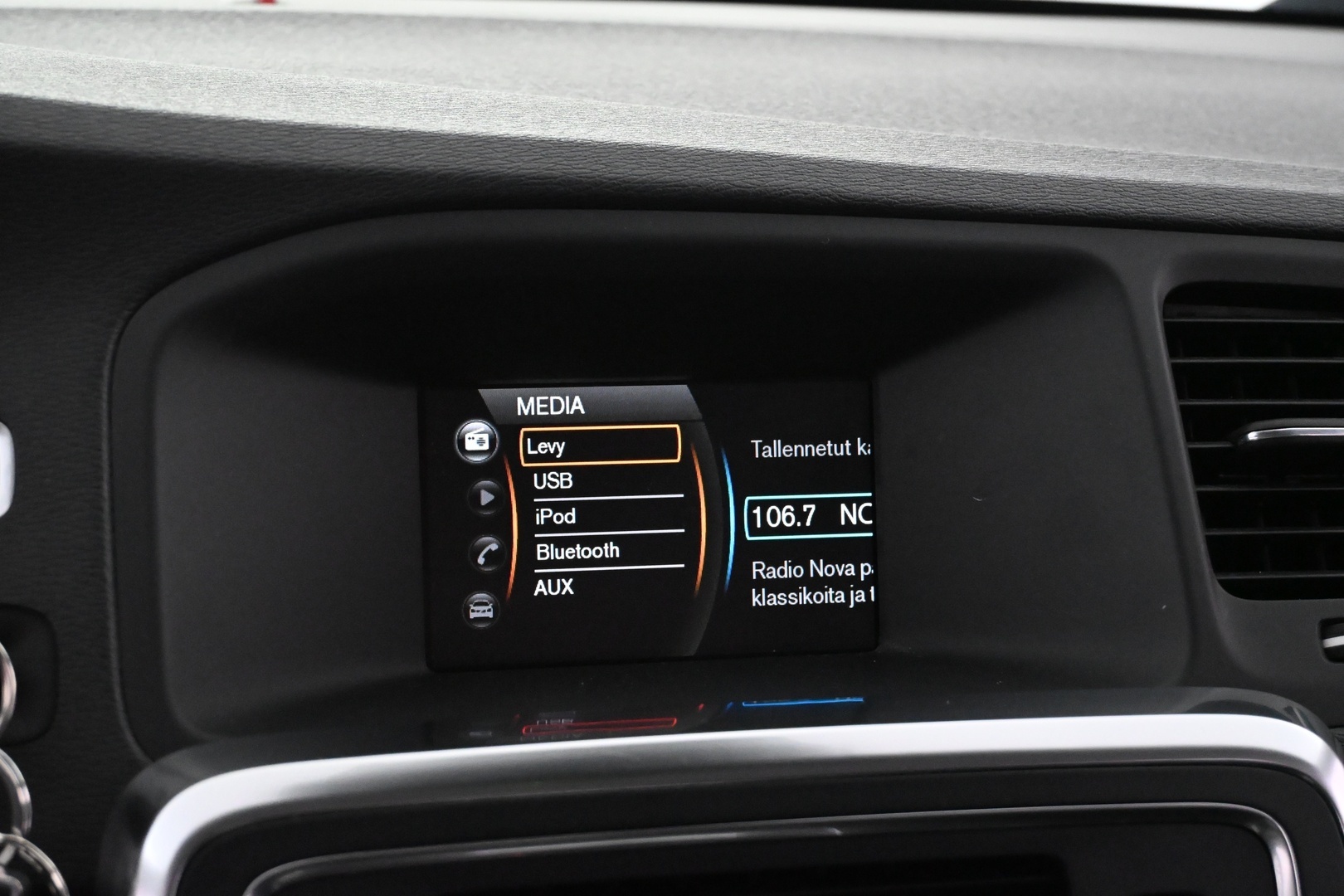 VOLVO V60 2011