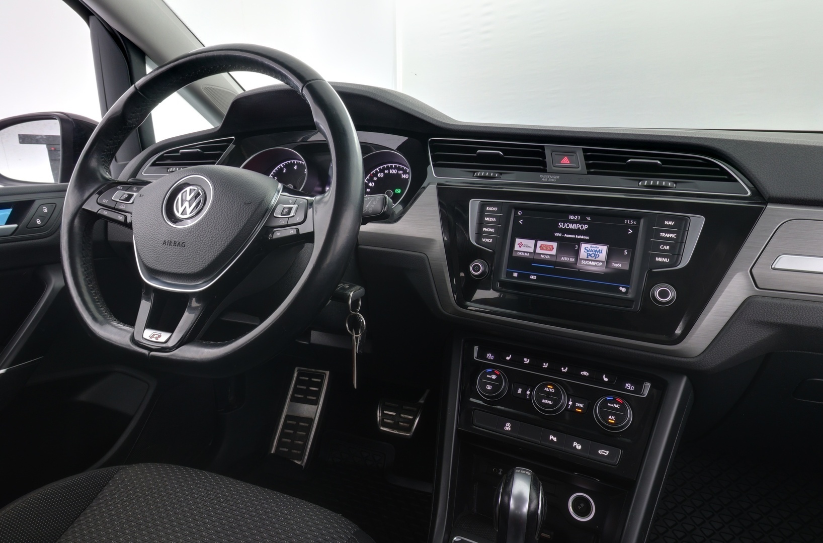 VOLKSWAGEN Touran 2017