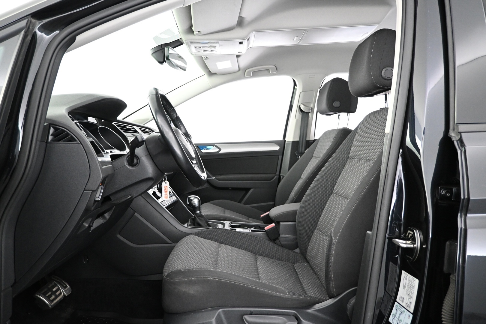 VOLKSWAGEN Touran 2017