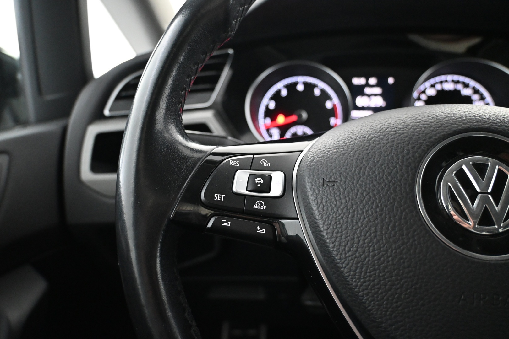 VOLKSWAGEN Touran 2017