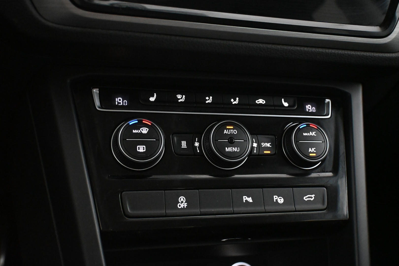 VOLKSWAGEN Touran 2017