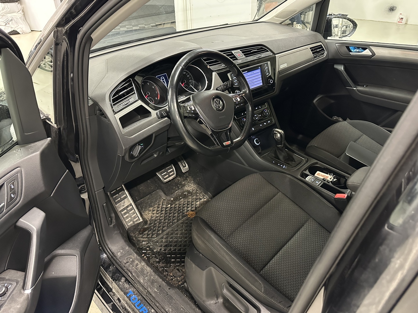 VOLKSWAGEN Touran 2017