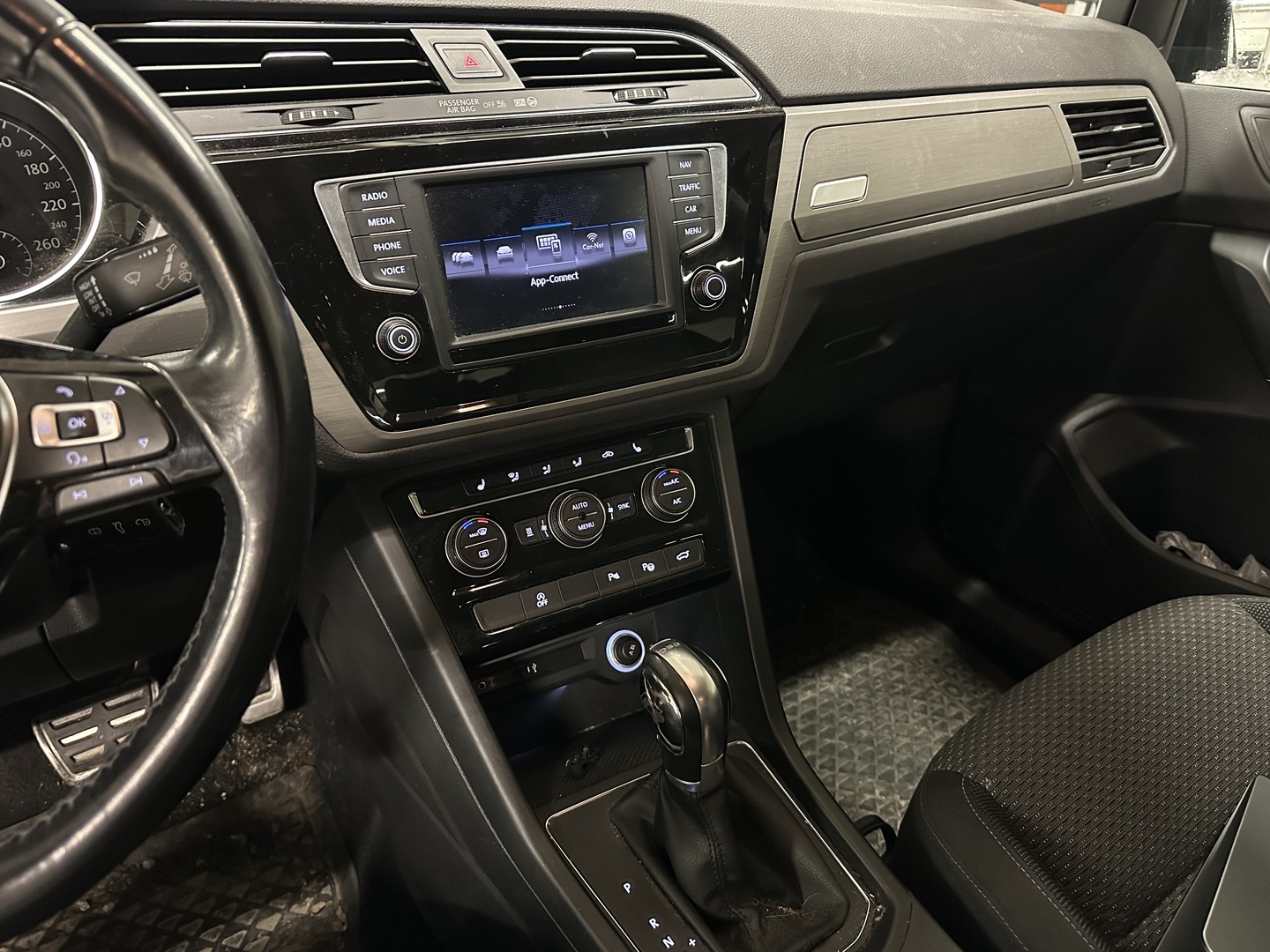 VOLKSWAGEN Touran 2017