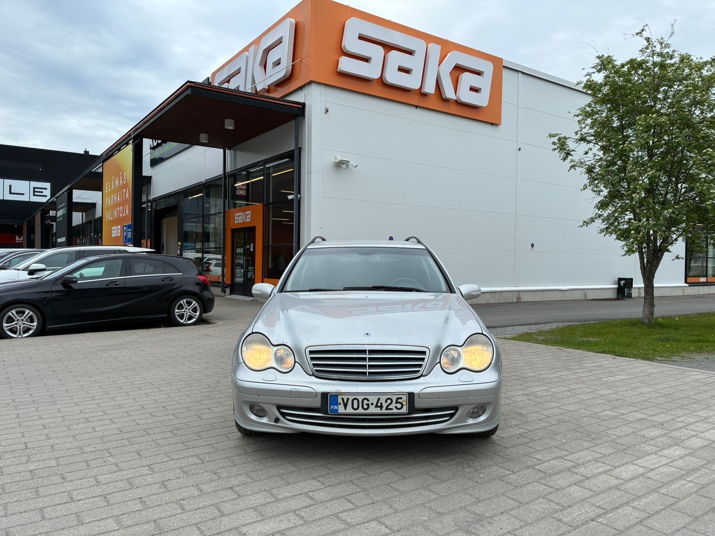 MERCEDES-BENZ C 2004