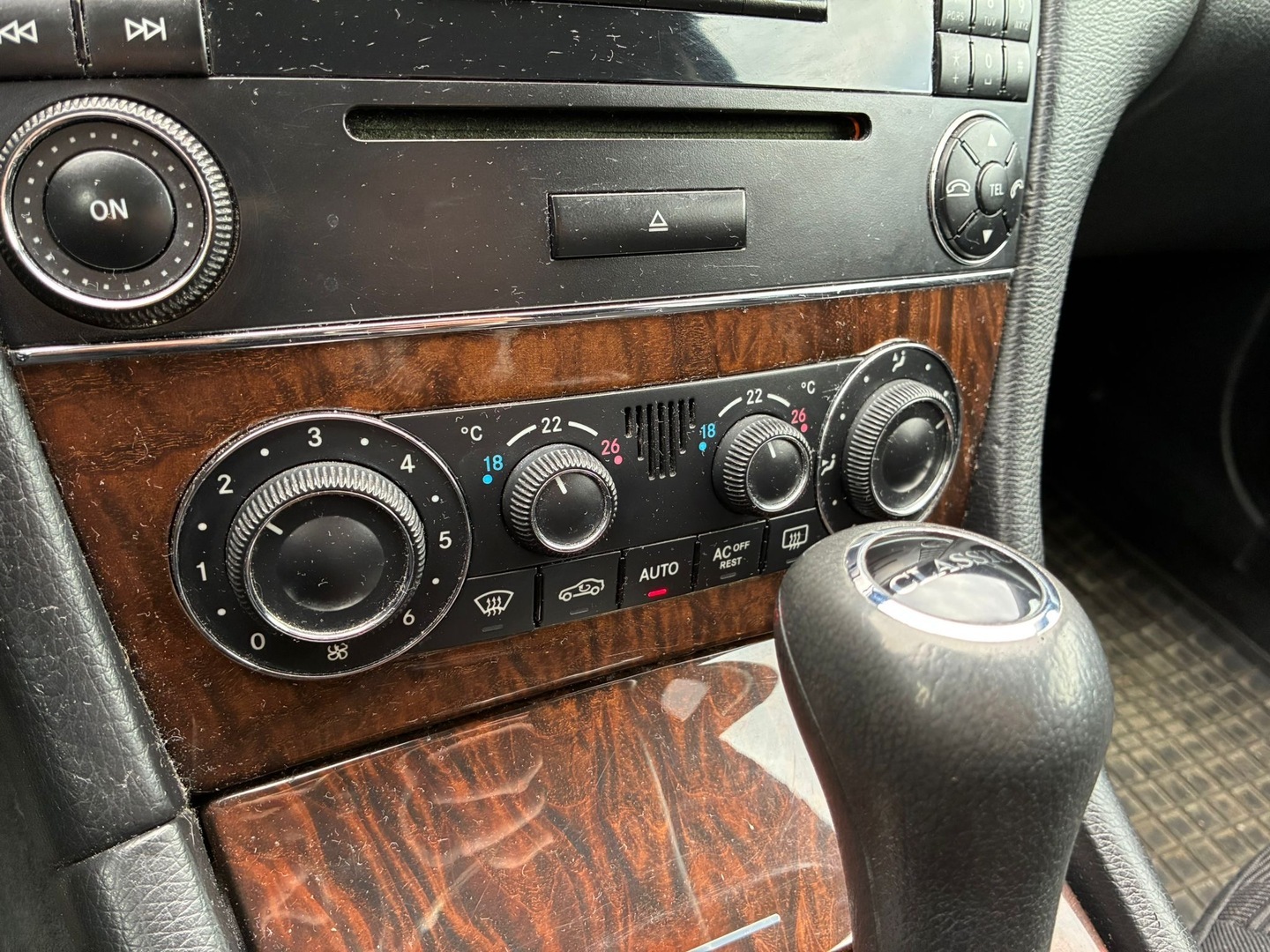 MERCEDES-BENZ C 2004