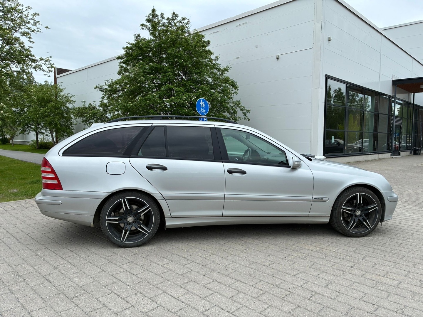 MERCEDES-BENZ C 2004