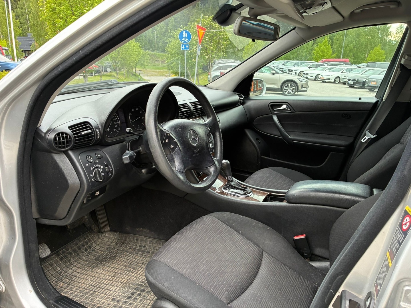 MERCEDES-BENZ C 2004