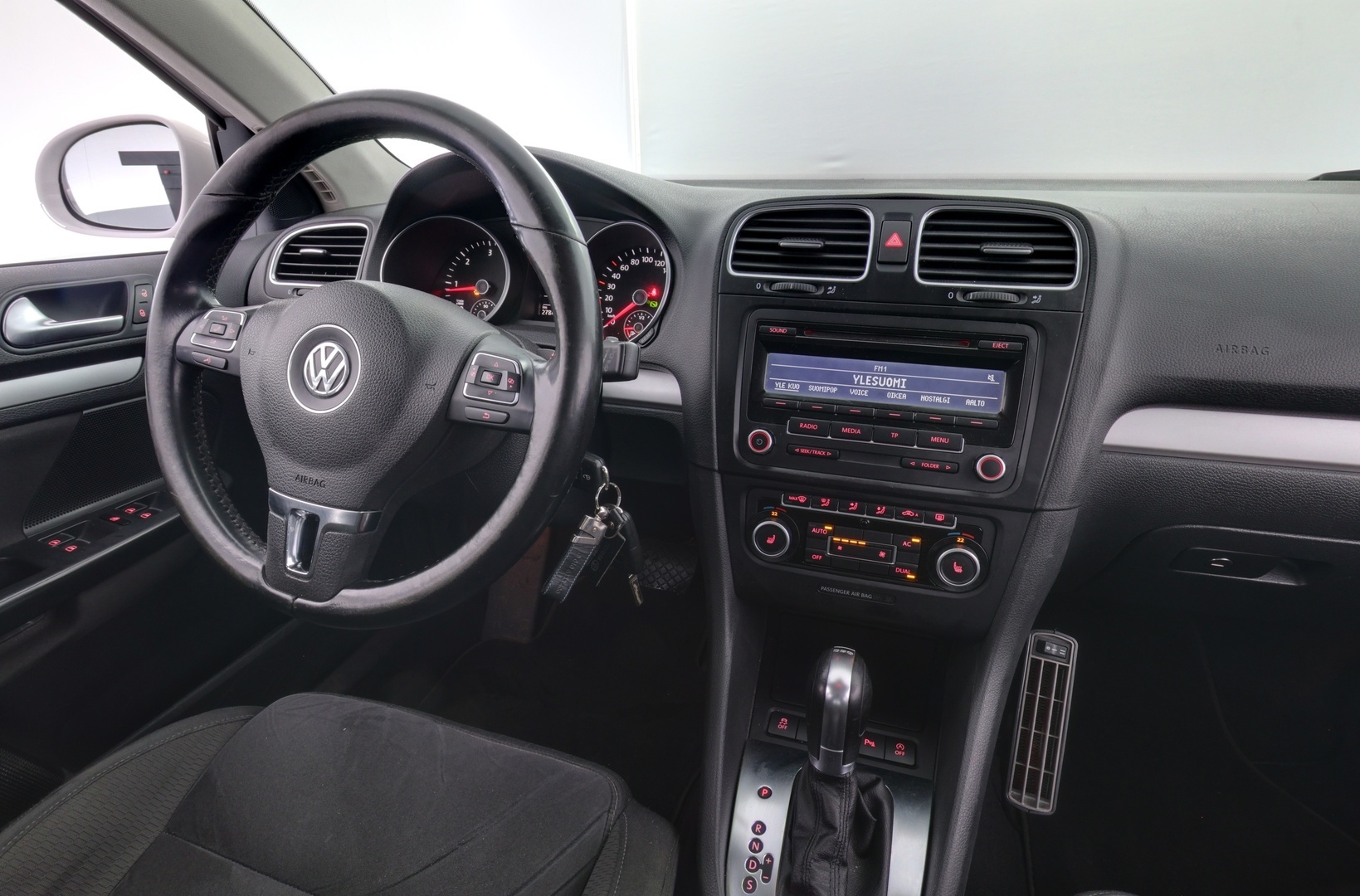 VOLKSWAGEN Golf 2012
