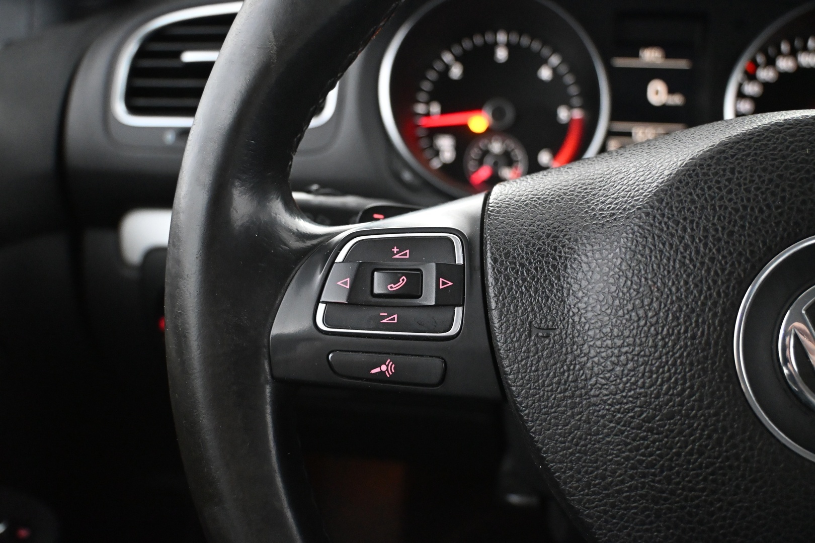 VOLKSWAGEN Golf 2012