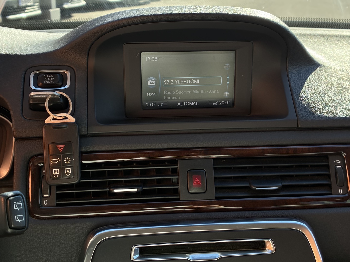 VOLVO V70 2014