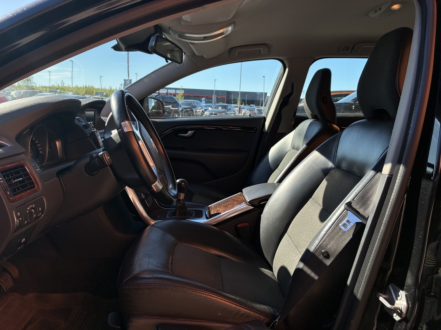 VOLVO V70 2014