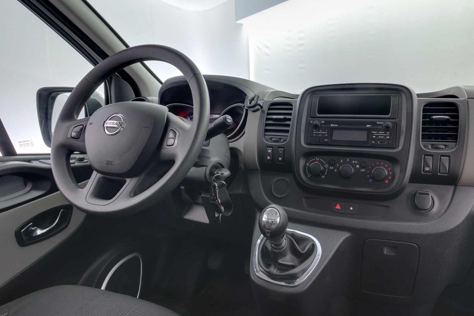 NISSAN NV300 2017