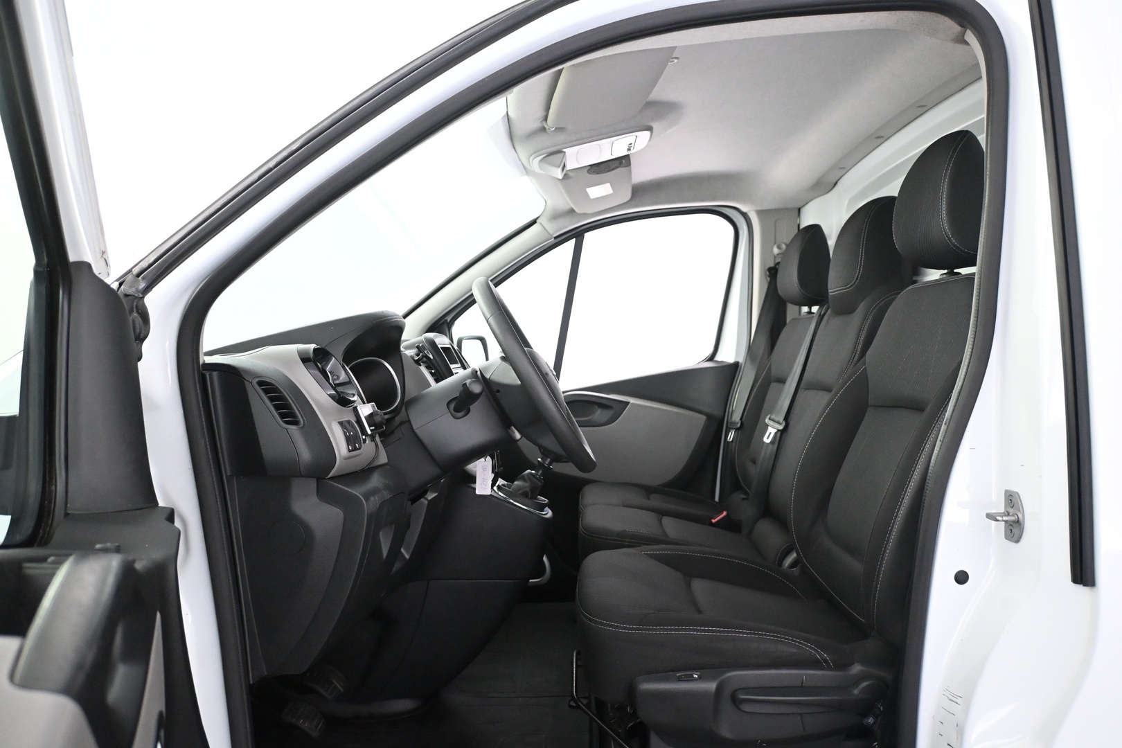 NISSAN NV300 2017