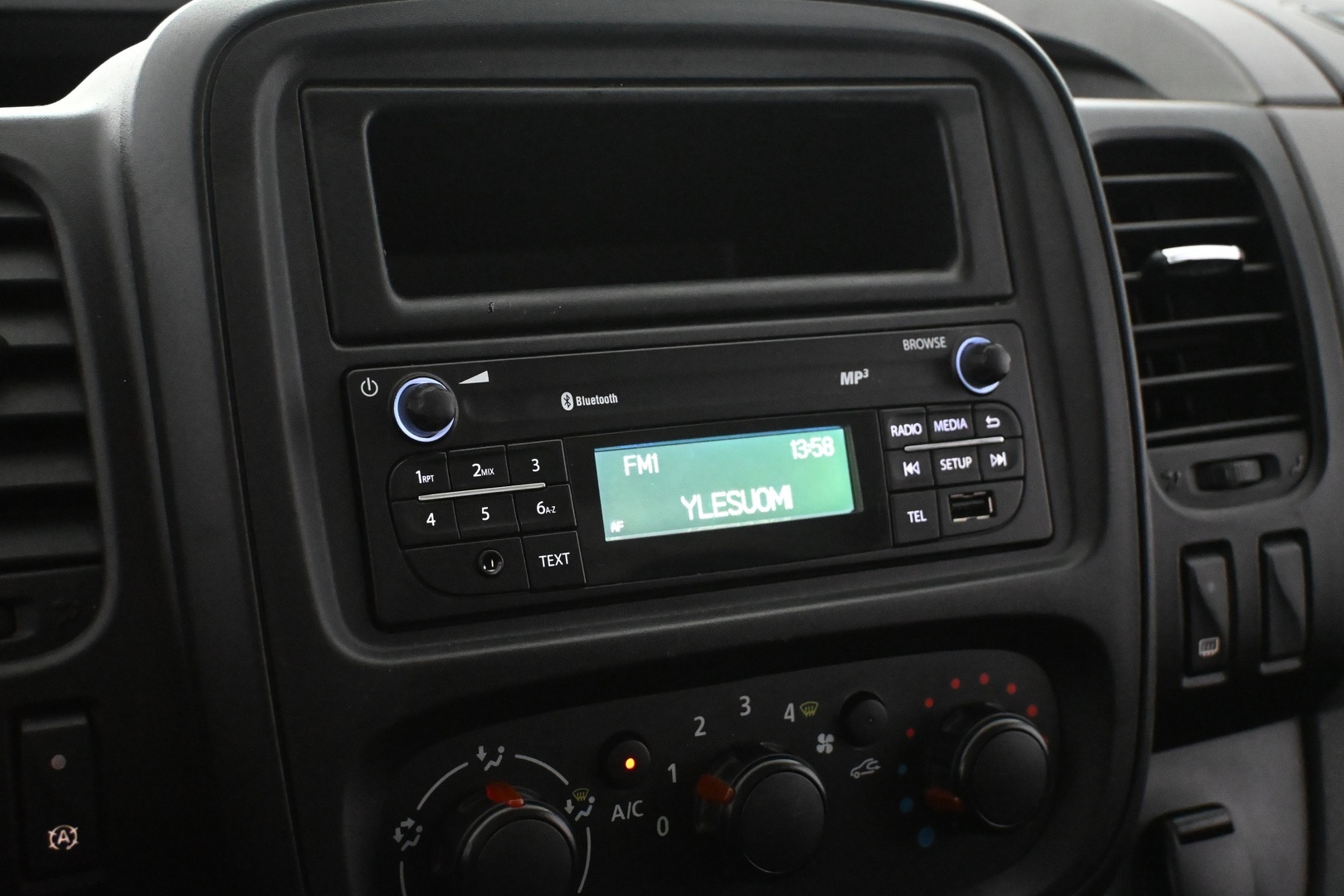 NISSAN NV300 2017