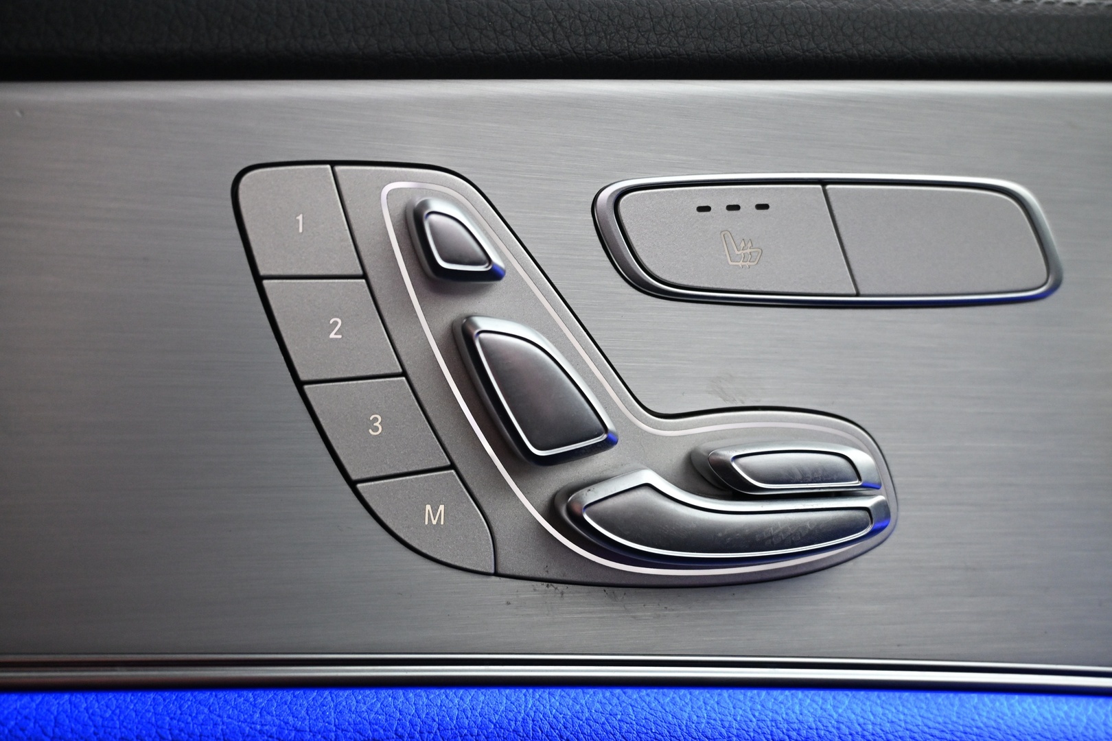 MERCEDES-BENZ E 2023