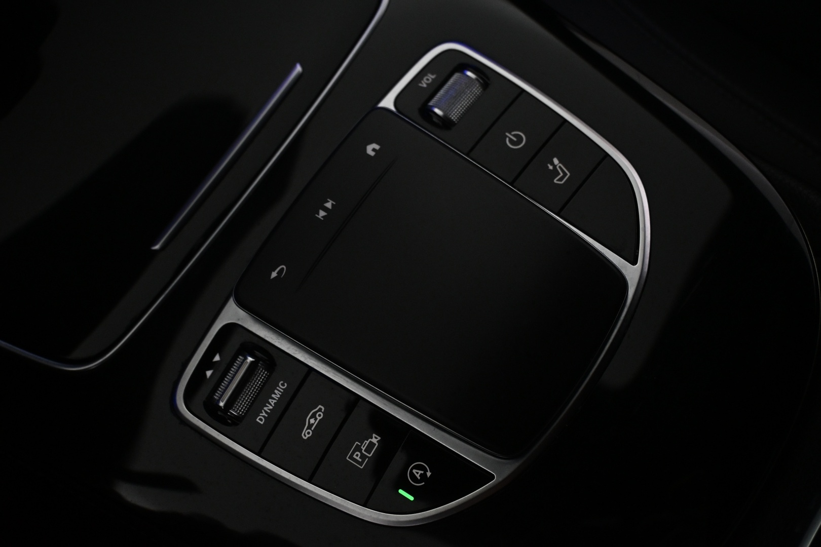 MERCEDES-BENZ E 2022