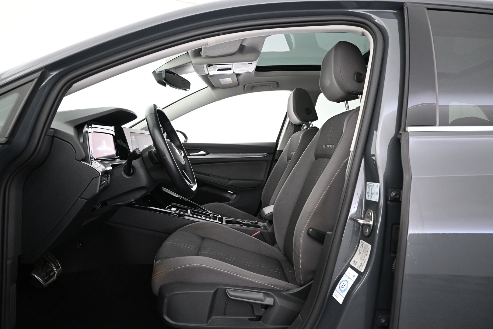 VOLKSWAGEN Golf 2023