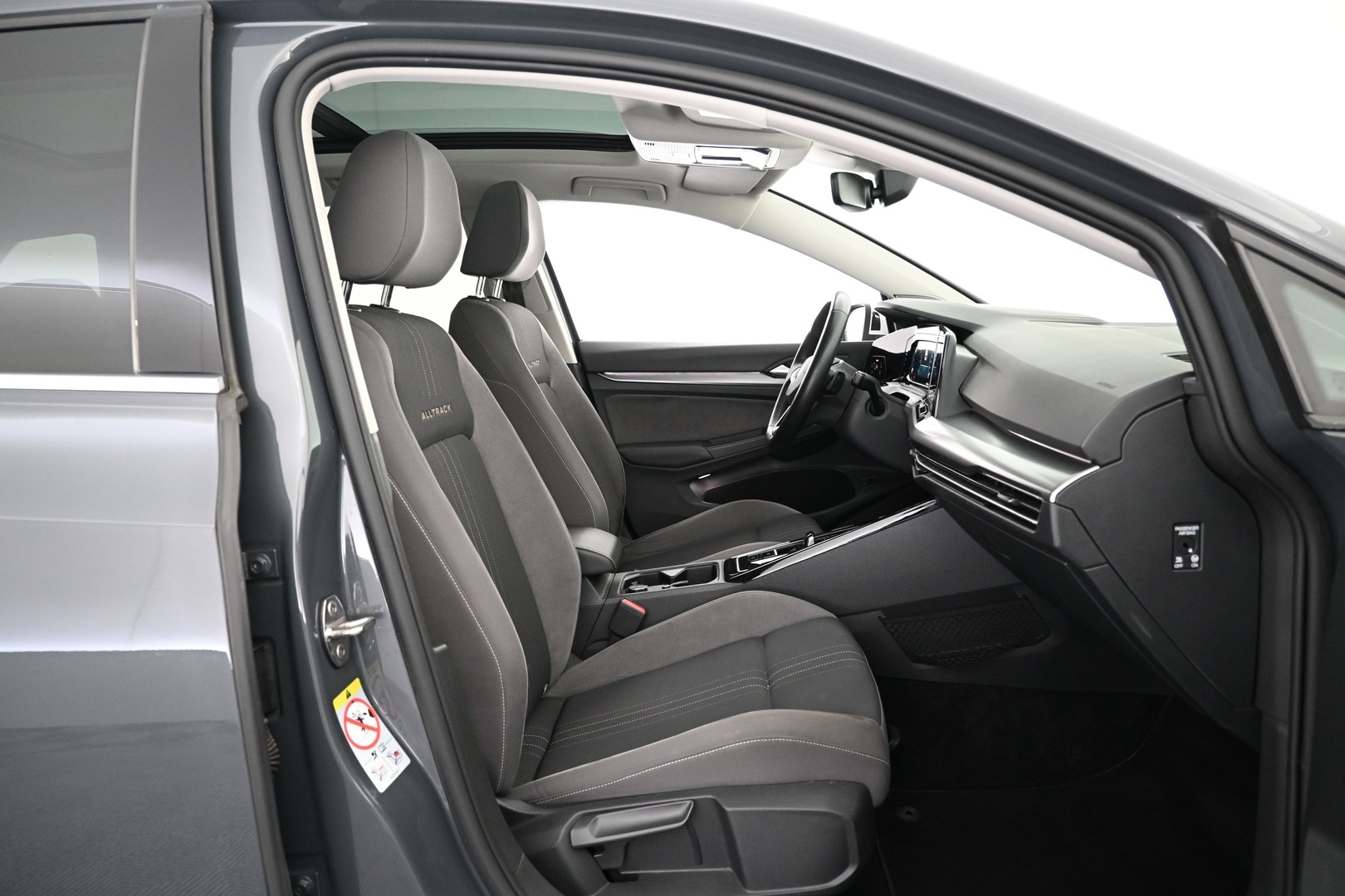 VOLKSWAGEN Golf 2023