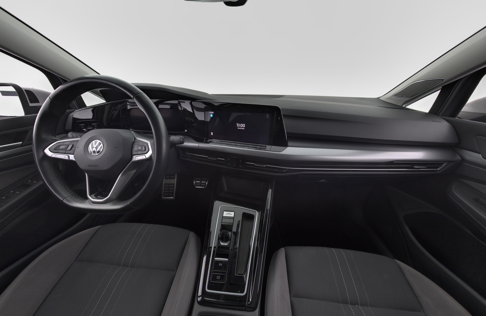 VOLKSWAGEN Golf 2023