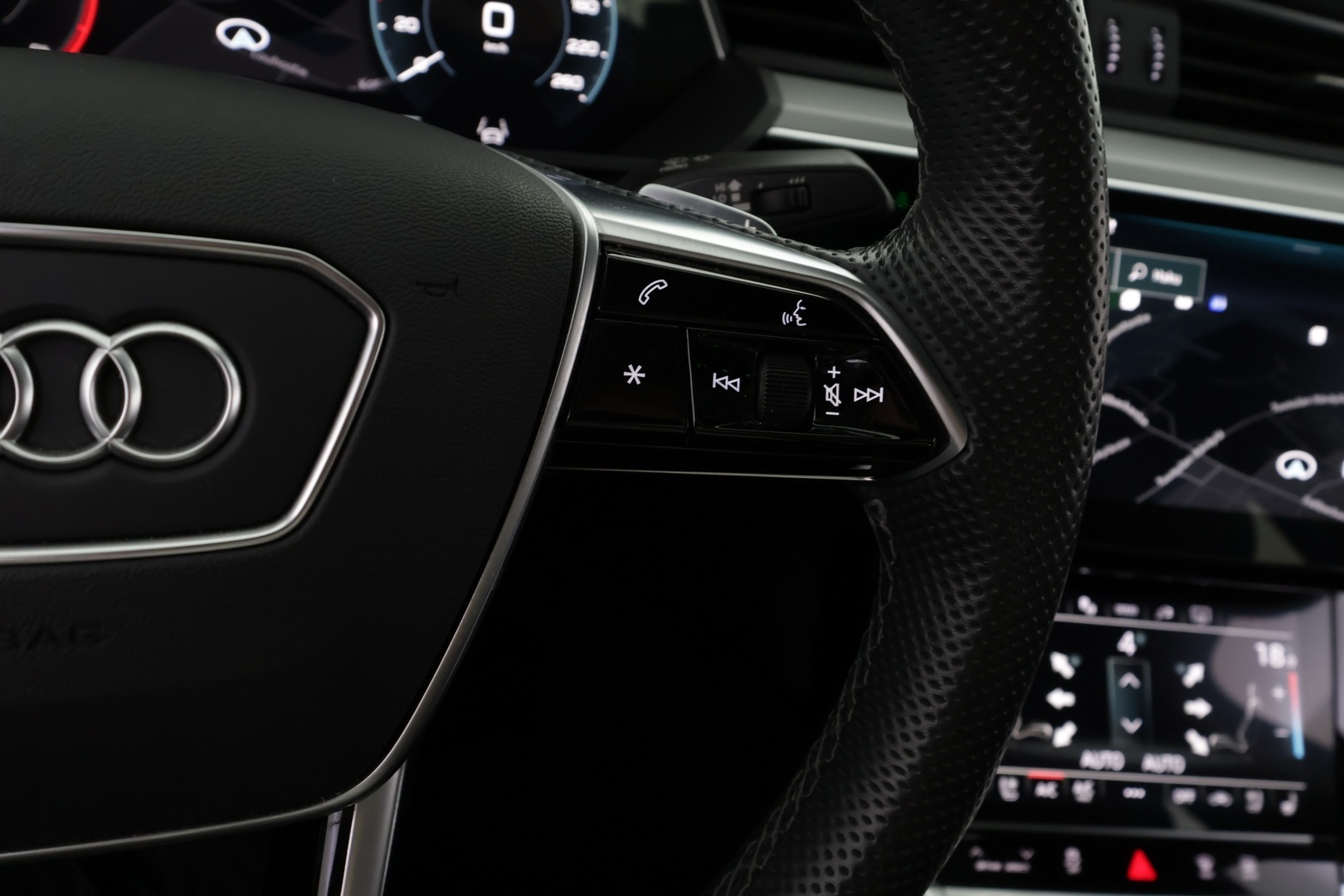 AUDI e-tron 2023