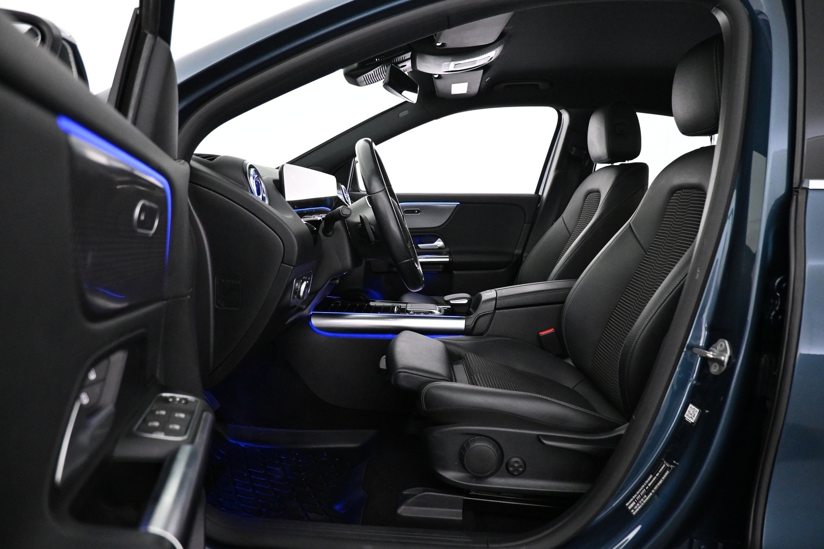 MERCEDES-BENZ EQA 2021