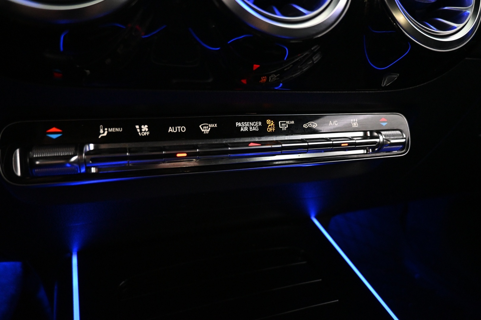 MERCEDES-BENZ EQA 2021
