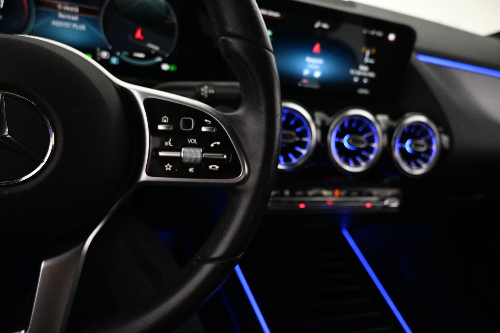 MERCEDES-BENZ EQA 2021