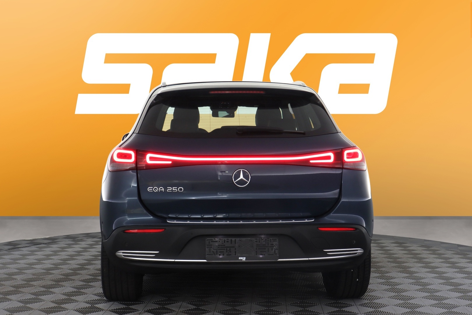 MERCEDES-BENZ EQA 2021