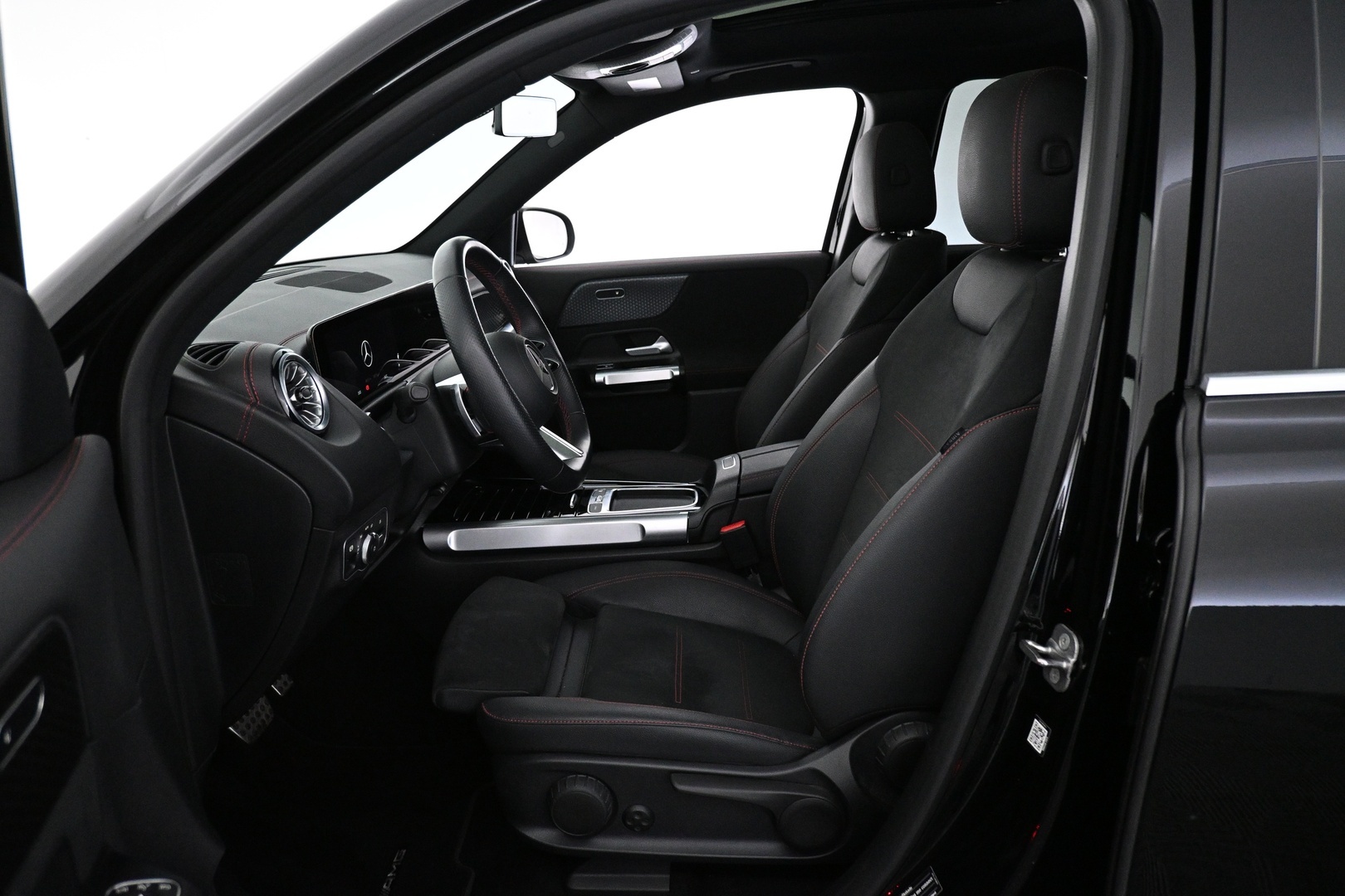 MERCEDES-BENZ EQB 2025
