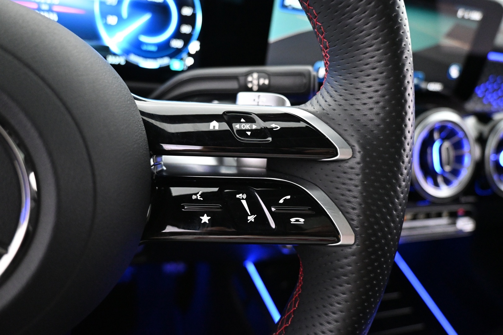 MERCEDES-BENZ EQB 2025