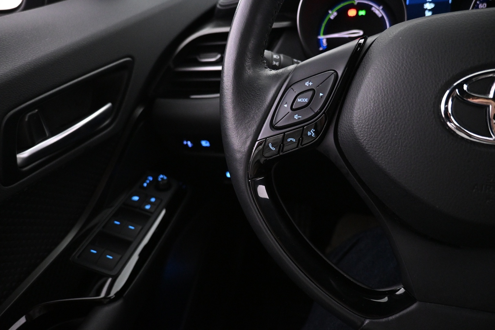 TOYOTA C-HR 2023